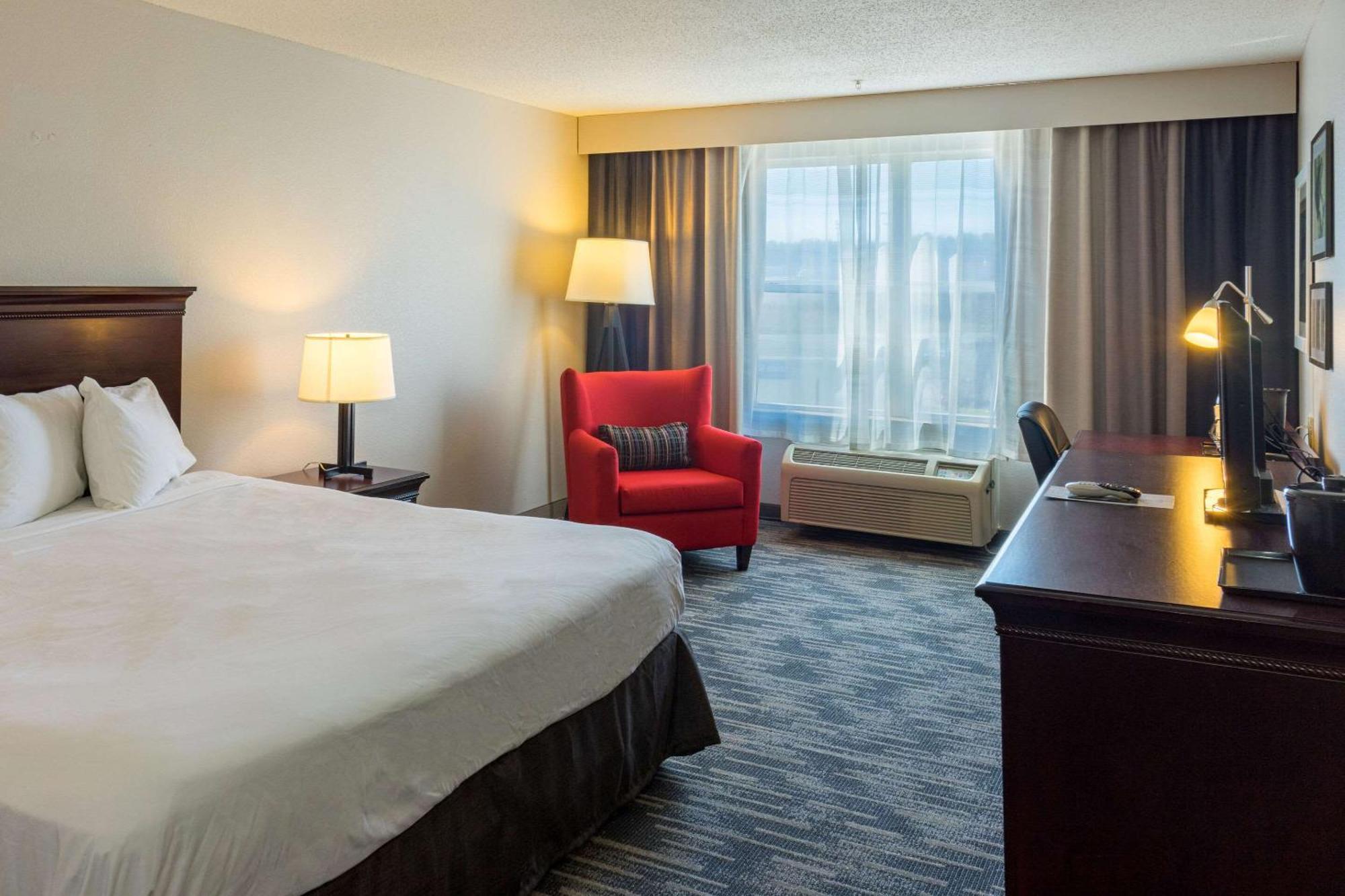 Hotel Country & By Radisson, Kings Dominion , Va